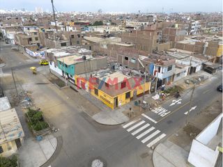 Foto 2 de ¡Gran oportunidad! Se vende casa como terreno en esquina, ubicado en buenos aires sur, a una cuadra de la Avenida Manuel Seoane. Cerca a tiendas, merc