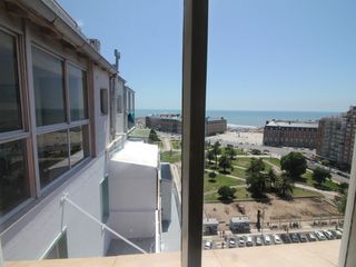 Foto 10 de Departamento · 2 ambientes · vista lateral a la plaza