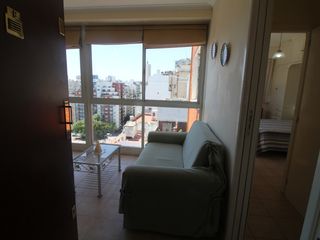 Foto 2 de Departamento · 2 ambientes · vista lateral a la plaza
