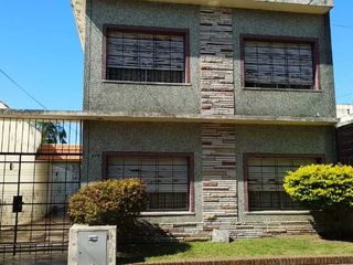 Foto 1 de Casa PH en venta en Bernal Oeste
