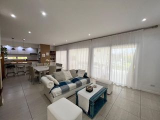 Casa 5 ambientes con piscina  en  Alquiler Temporal El Canton Escobar