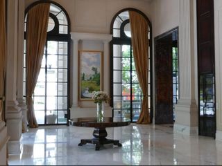 CHATEAU  AV. LIBERTADOR.  4 ambientes 220mts, 2 cocheras y baulera.