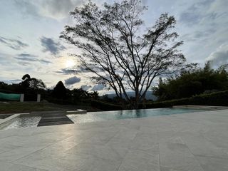 CASA CAMPESTRE en ARRIENDO/VENTA en La Mesa Condominio Miralomas de holanda