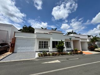 Foto 1 de casa en venta en ciudad jardín. Cod V16876