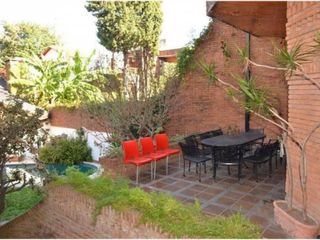 Residencial Casa 11 Ambientes / Cochera / jardín con Pileta / Seguridad