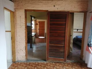 Casa en alquiler - 3 dormitorios  2 baños - 800mts2 - Lisandro Olmos Etcheverry, La Plata