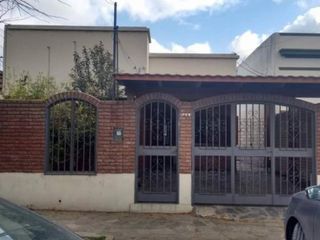 Casa en venta - 3 dormitorios 1 baño - 180mts2 - La Plata