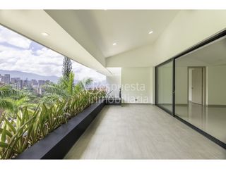 vendo lujosa Casa en urbanizacion transversal superior - Medellin