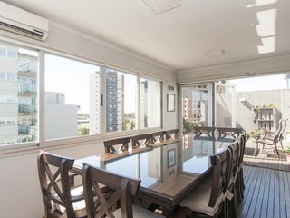 Departamento triplex muy luminoso con cuatro cocheras y parrilla privada - Quilmes