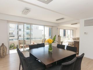 Departamento triplex muy luminoso con cuatro cocheras y parrilla privada - Quilmes