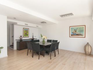 Departamento triplex muy luminoso con cuatro cocheras y parrilla privada - Quilmes