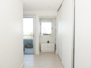 Departamento triplex muy luminoso con cuatro cocheras y parrilla privada - Quilmes