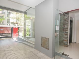 Departamento triplex muy luminoso con cuatro cocheras y parrilla privada - Quilmes