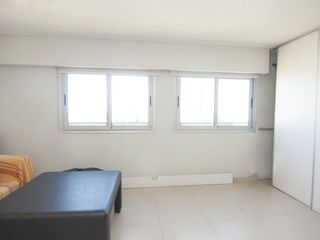 Departamento triplex muy luminoso con cuatro cocheras y parrilla privada - Quilmes