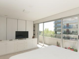 Departamento triplex muy luminoso con cuatro cocheras y parrilla privada - Quilmes