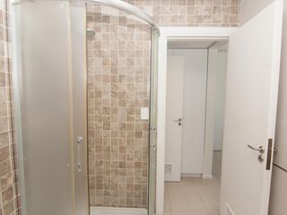 Departamento triplex muy luminoso con cuatro cocheras y parrilla privada - Quilmes