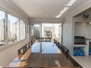 Departamento triplex muy luminoso con cuatro cocheras y parrilla privada - Quilmes