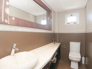 Departamento triplex muy luminoso con cuatro cocheras y parrilla privada - Quilmes