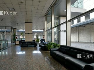 Oficinas en  Puerto Madero  14.700 metros de alfombra   200 cocheras u$s 15 el metro