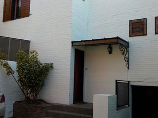 Casa en venta - 2 dormitorios 2 baños - 180mts2 - Tolosa, La Plata