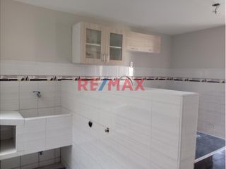 Foto 3 de ‼️ALQUILER DEPARTAMENTO 3ER PISO  CON COCHERA EN URB LAS ORQUIDEAS CERCA DE MACRO Y PRECIO UNO‼️

Iluminado Departamento Familiar listo para Mudarte