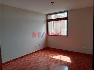 Foto 11 de ‼️ALQUILER DEPARTAMENTO 3ER PISO  CON COCHERA EN URB LAS ORQUIDEAS CERCA DE MACRO Y PRECIO UNO‼️

Iluminado Departamento Familiar listo para Mudarte