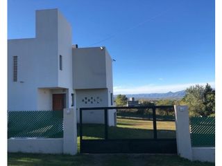 Foto 3 de ALQUILER TEMPORARIO CASA EN TANTI CON PILETA