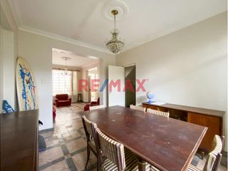 Foto 4 de Es tu oportunidad de vivir en el distrito más seguro y tranquilo de Lima.

La casa se ubica en una linda y bien cuidada quinta, a una cuadra del mal