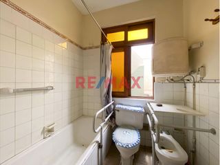 Foto 13 de Es tu oportunidad de vivir en el distrito más seguro y tranquilo de Lima.

La casa se ubica en una linda y bien cuidada quinta, a una cuadra del mal