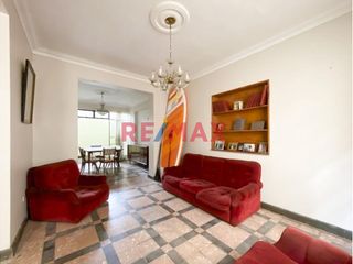 Foto 5 de Es tu oportunidad de vivir en el distrito más seguro y tranquilo de Lima.

La casa se ubica en una linda y bien cuidada quinta, a una cuadra del mal