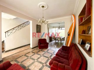Foto 6 de Es tu oportunidad de vivir en el distrito más seguro y tranquilo de Lima.

La casa se ubica en una linda y bien cuidada quinta, a una cuadra del mal