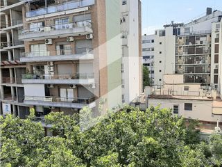 Venta departamento 3 ambientes – Piso alto con balcón al frente y baulera