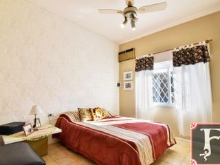 Casa en venta de 2 dormitorios c/cochera en La Tablada