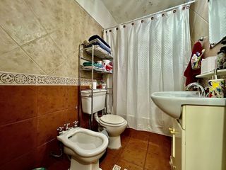En Venta Departamento cuatro ambientes, Barrio Piedrabuena. (Excelente)
