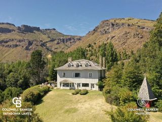 VENTA Casa única de 680 m2 de Estilo Belga sobre 20 hectáreas en San Martin de los Andes