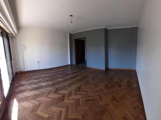 Foto 7 de 3 AMBIENTES  CABALLITO FRENTE PARQUE RIVADAVIA 5TO PISO MUY BUENA  VISTA