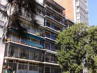 Foto 1 de 3 AMBIENTES  CABALLITO FRENTE PARQUE RIVADAVIA 5TO PISO MUY BUENA  VISTA
