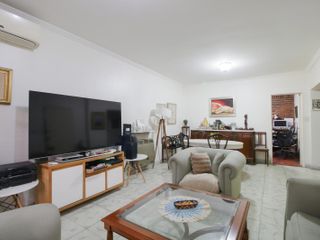 VENTA DE CASA 4 AMBIENTES LOTE PROPIO EN PARQUE CHAS