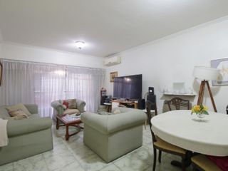 VENTA DE CASA 4 AMBIENTES LOTE PROPIO EN PARQUE CHAS