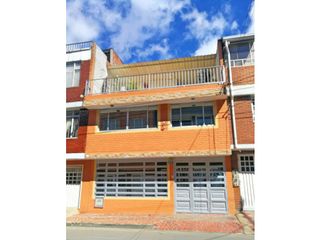 Se vende Casa ubicada en el barrio Santander 230 mt2