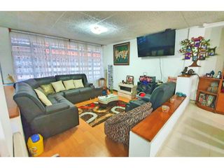 Se vende Casa ubicada en el barrio Santander 230 mt2