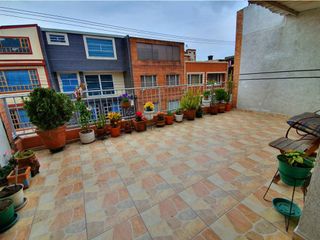 Se vende Casa ubicada en el barrio Santander 230 mt2