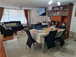 Se vende Casa ubicada en el barrio Santander 230 mt2