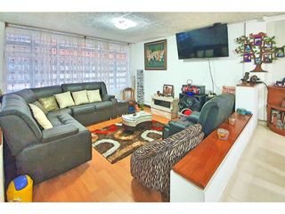 Se vende Casa ubicada en el barrio Santander 230 mt2