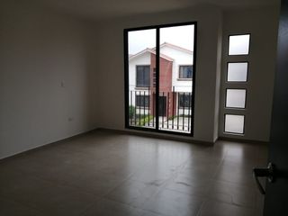 Foto 9 de ALQUILER DE CASA AMOBLADA DE 3 HABITACIONES CON PISCINA