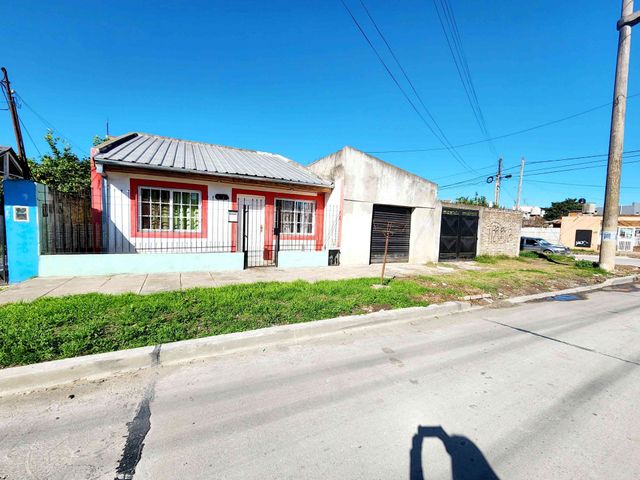 OPORTUNIDAD CASA 3 AMB EXCELENTE UBICACION SOLANO
