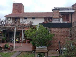 Casa en  Quilmes, General Acha entre Andrade y Esquiú