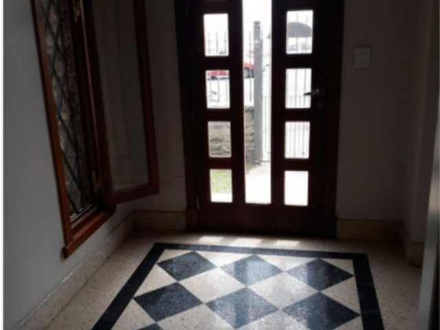MAGNIFICO CHALET PARA EXIGENTES, FRENTE AL MAR. (LOTE EN PH)