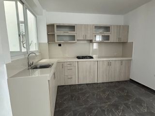 Foto 1 de 🏡 ¡El hogar que siempre soñaste en La Esperanza es una realidad!

✨ Vive en este moderno y funcional departamento ubicado en el tercer piso de la ca