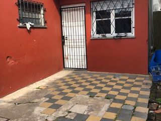 Foto 2 de Casa Fondo en venta en Bernal Oeste